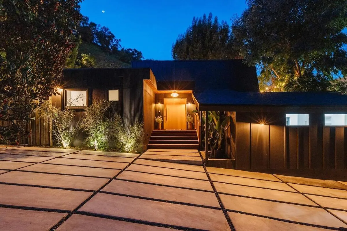 Studio City Stunning House With 5 Bedrooms, Pool, Jacuzzi, Fire-Pit, Guest House Los Angeles
