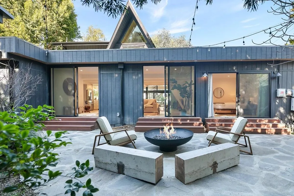 Studio City Stunning House With 5 Bedrooms, Pool, Jacuzzi, Fire-Pit, Guest House Los Angeles